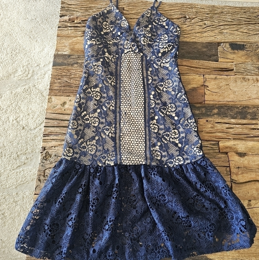 NEW Romeo+Juliet Navy Blue Lace Dress Medium Blue - Picture 8 of 16